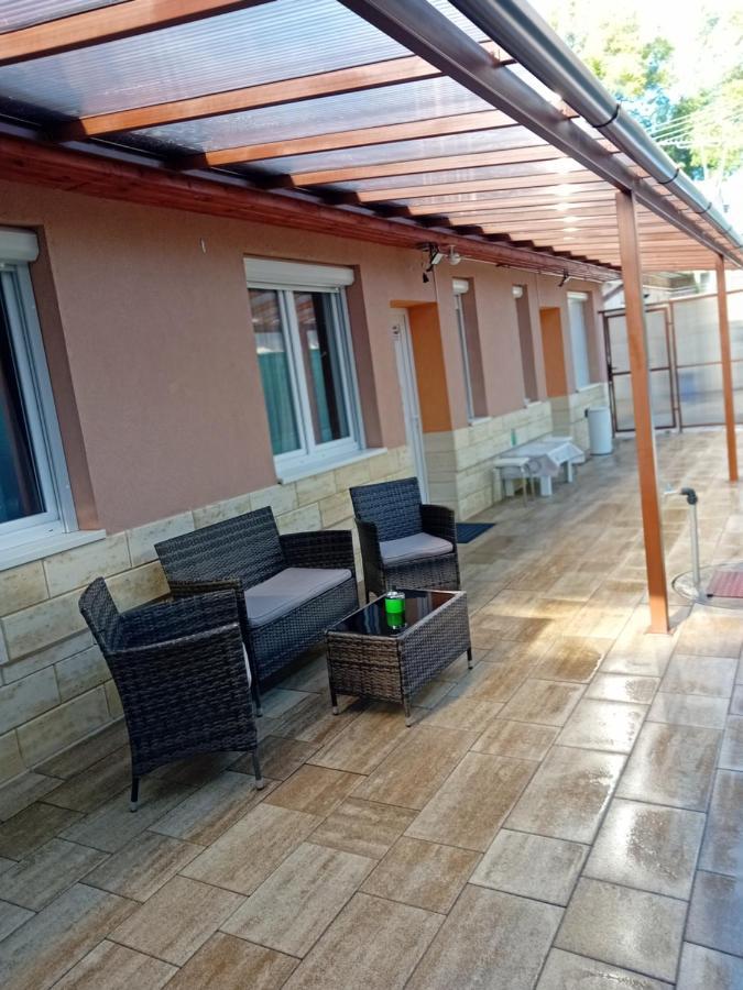 Hangjegy Apartman เดเบรตเซน ภายนอก รูปภาพ